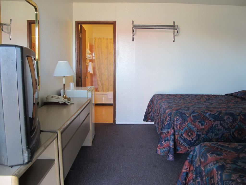 Economy Inn Ontario Oda fotoğraf