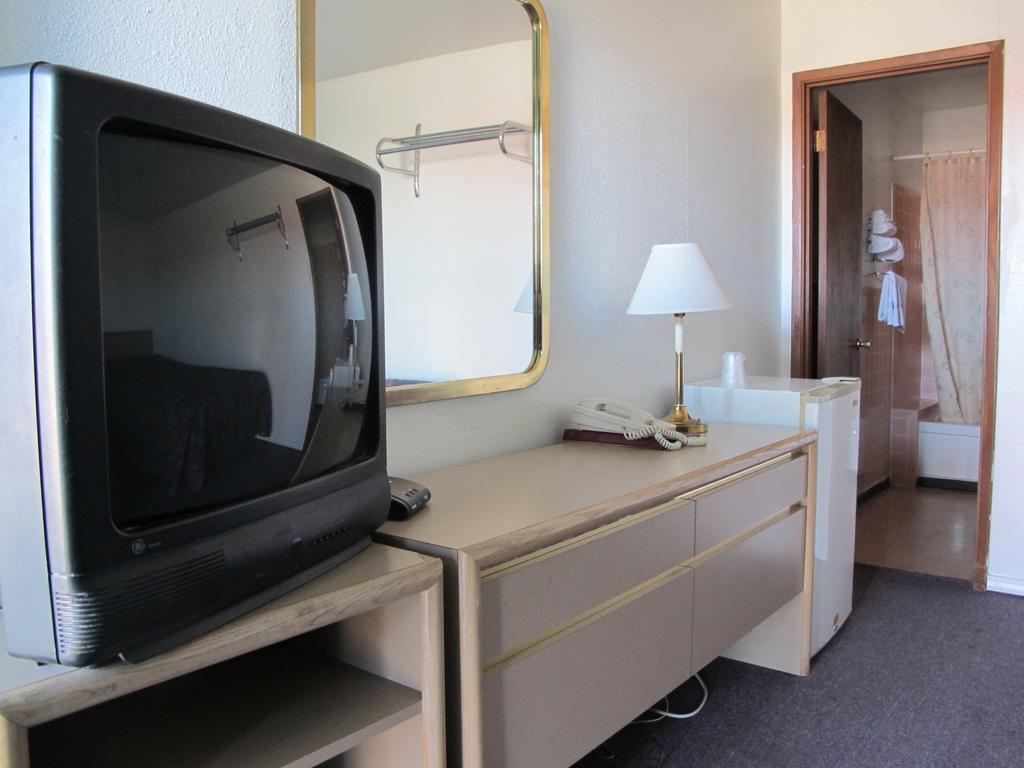 Economy Inn Ontario Oda fotoğraf