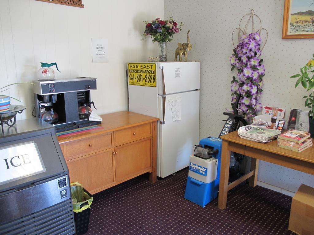 Economy Inn Ontario Dış mekan fotoğraf